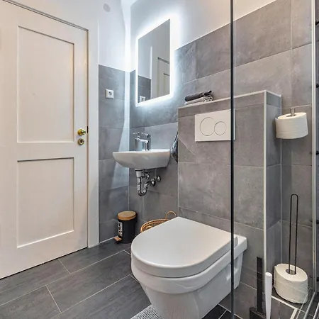 Ogli Apartment *